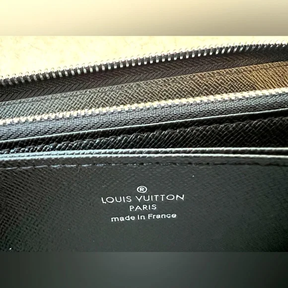 BNWB Louis Vuitton Black Monogram Zipper Wallet - Picture 3 of 9